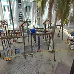 Apartamento Con Piscina, Playa A 2 Calles.